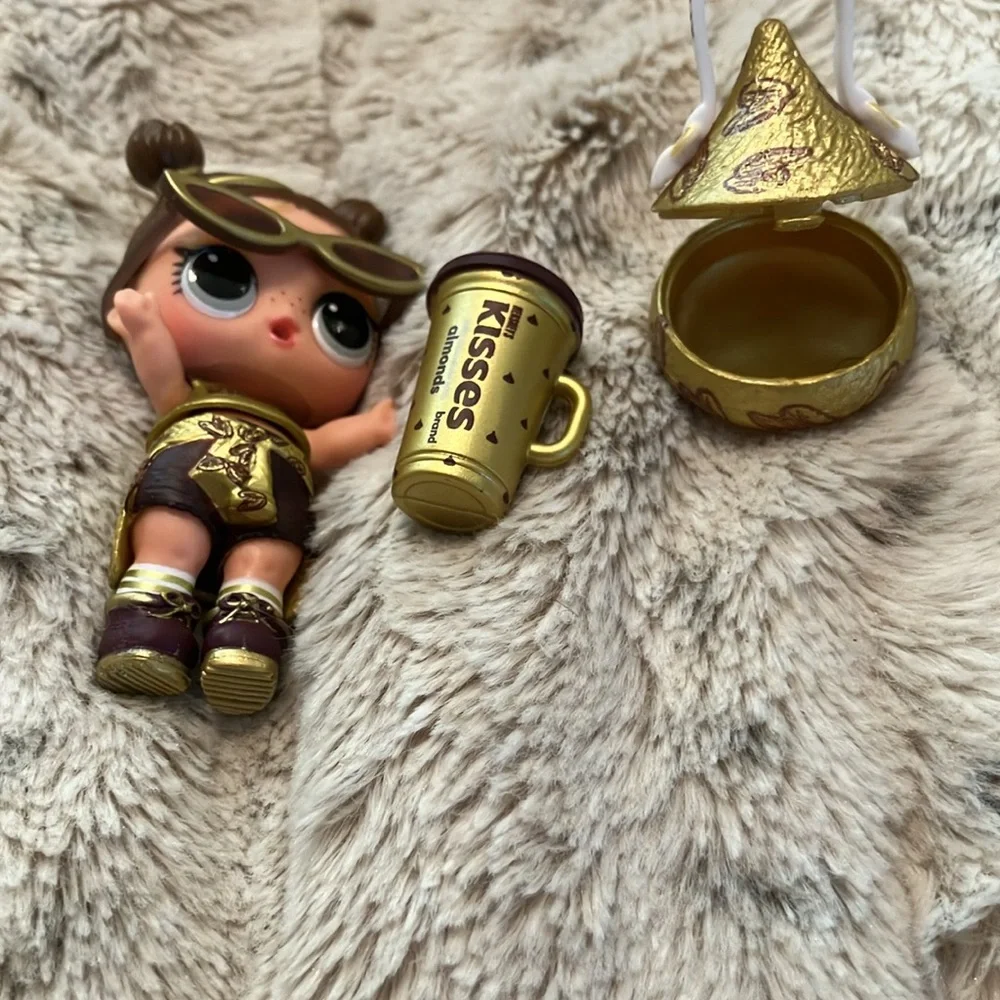 * LOL Surprise Mini Sweets 2 - MISSY ALMOND - Hershey’s Kisses * - Picture 2 of 3